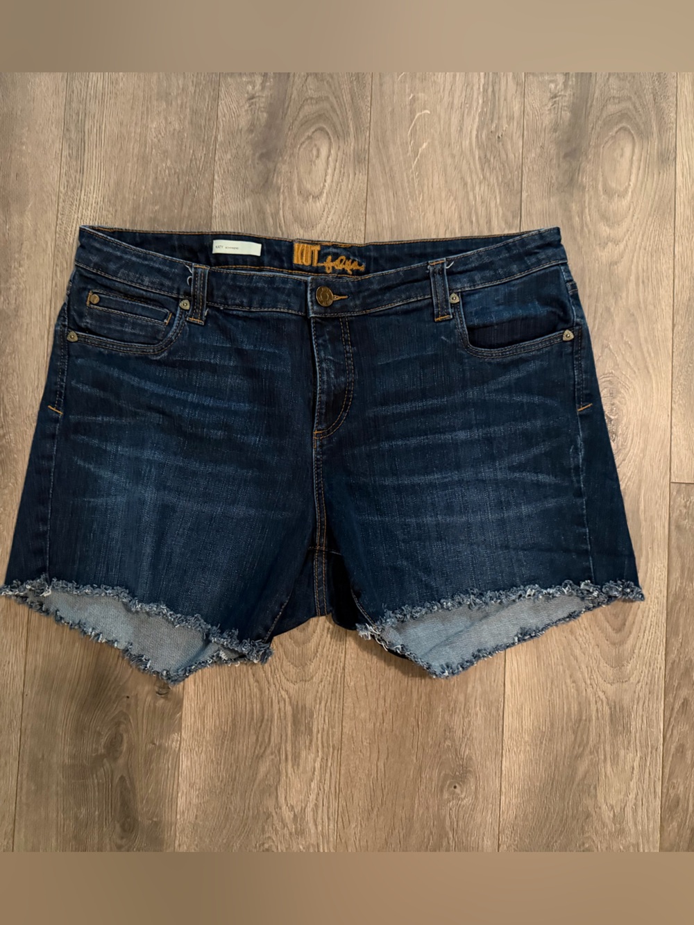 Kut from the Kloth Katy Boyfriend Denim Shorts Women’s Size 14 Dark Wash Raw Hem
